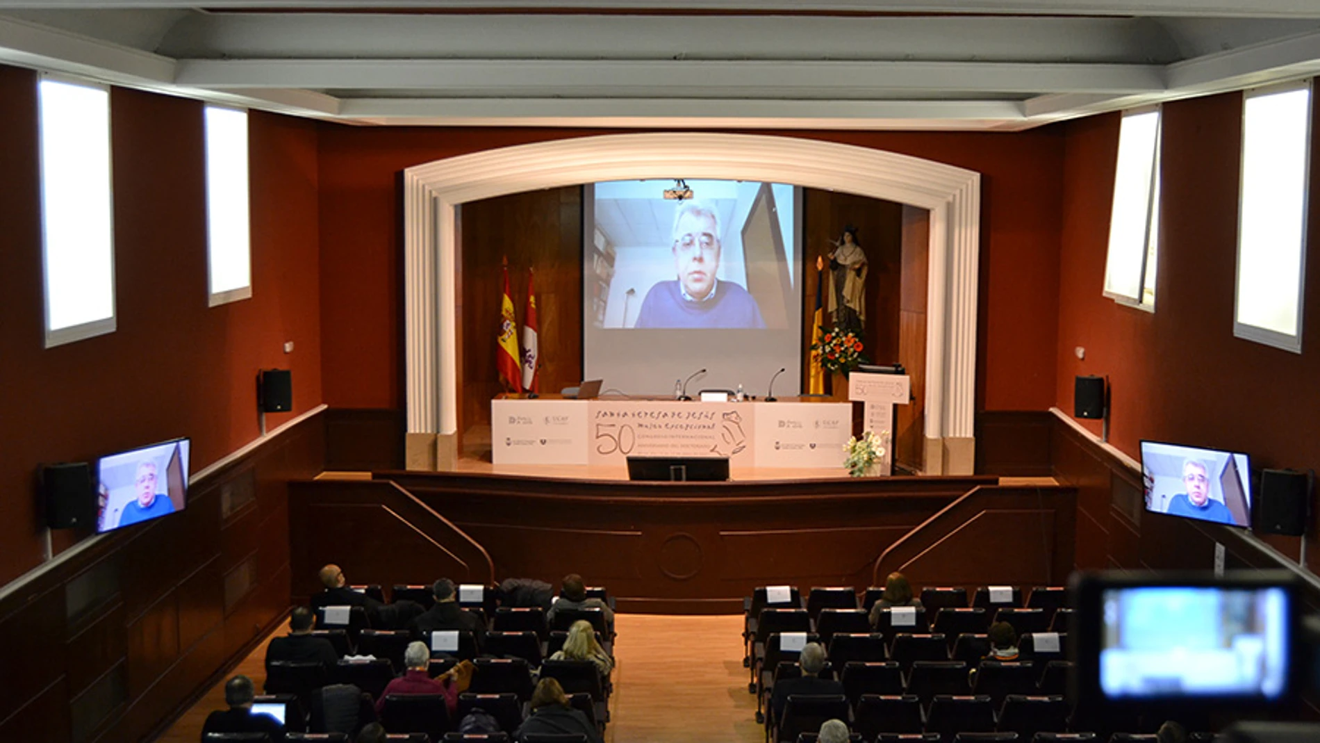 El doctor Silvano Giordano durante su conferencia en el Congreso Internacional sobre la figura de Santa Teresa de Jesús