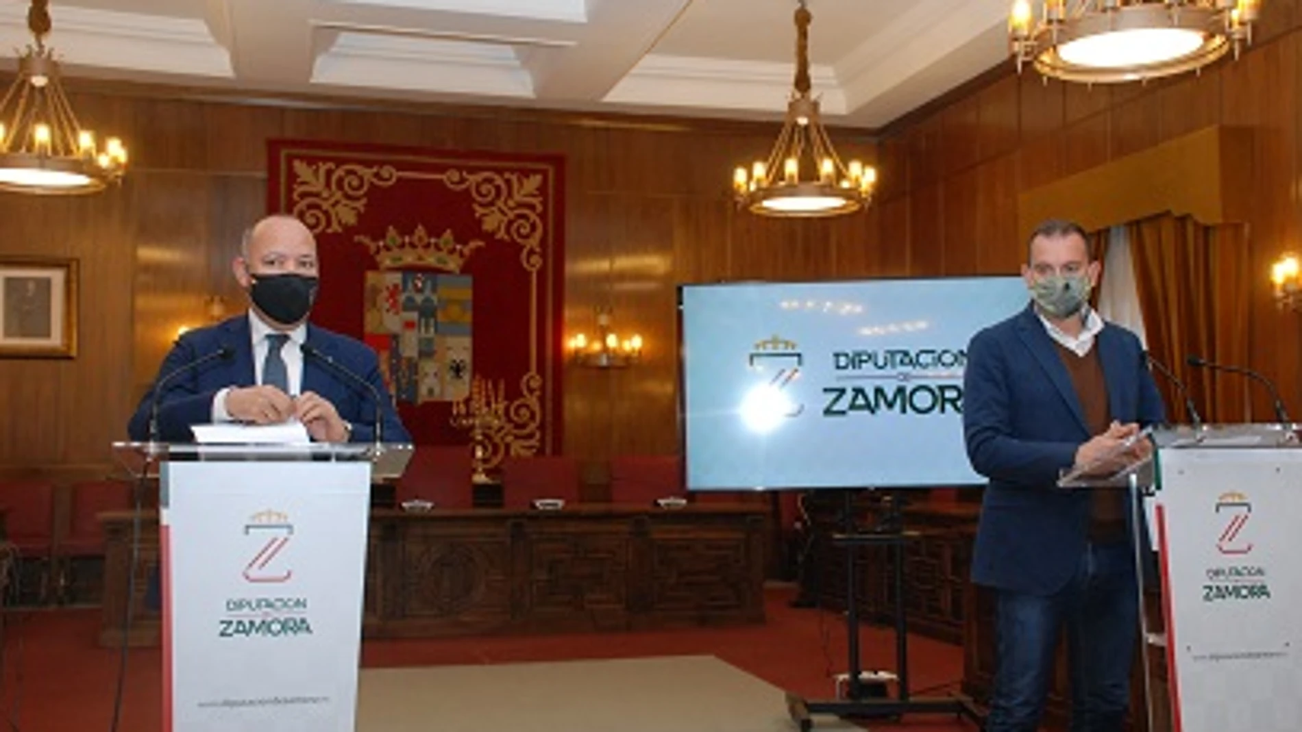 El presidente de la Diputación de Zamora, Francisco José Requejo; y el vicepresidente José María Barrios explican los acuerdos