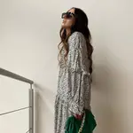 Laura Eguizabal con vestido camisero con estampado animal/ Instagram @laura_eguizabal