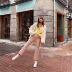 Mery Turiel con los vaqueros de Mango que hacen tipazo.
