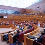 Un momento de las votaciones en el Pleno de las Cortes