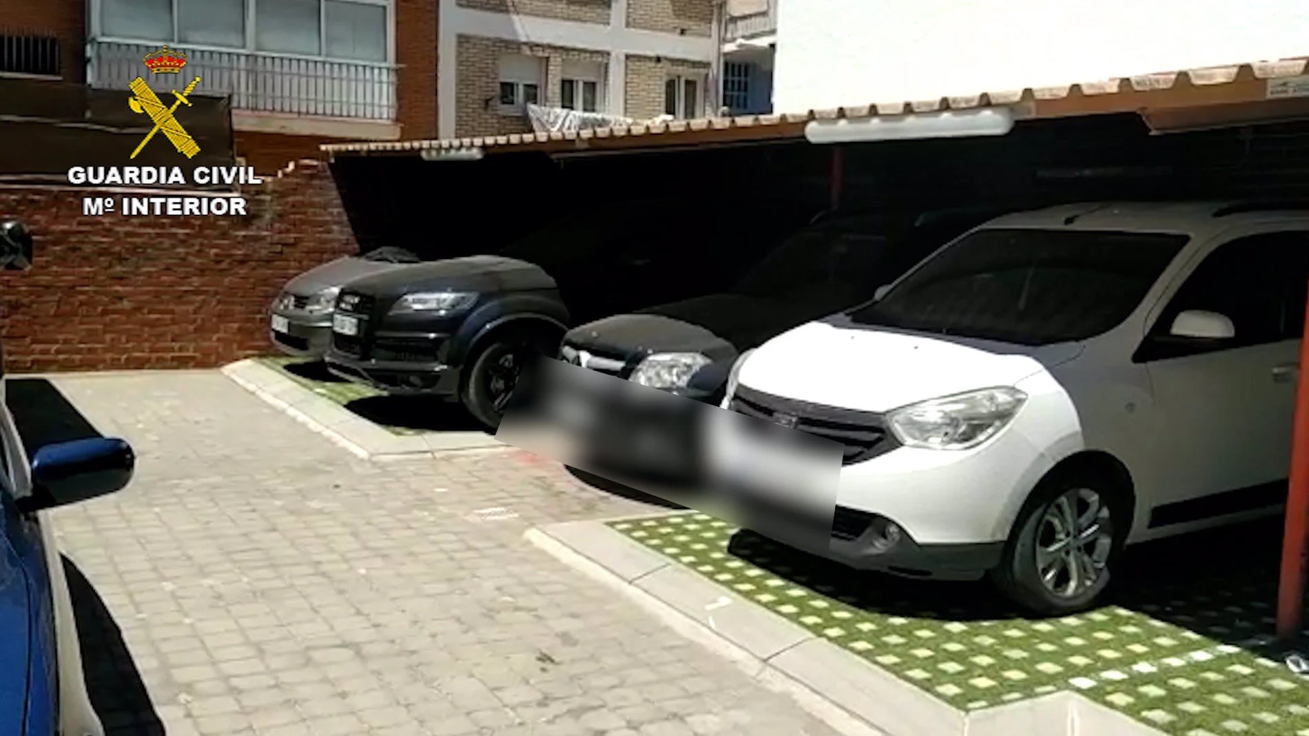 Algunos de los vehículos intervenidos por la Guardia Civil en la Operación 'Malugo'