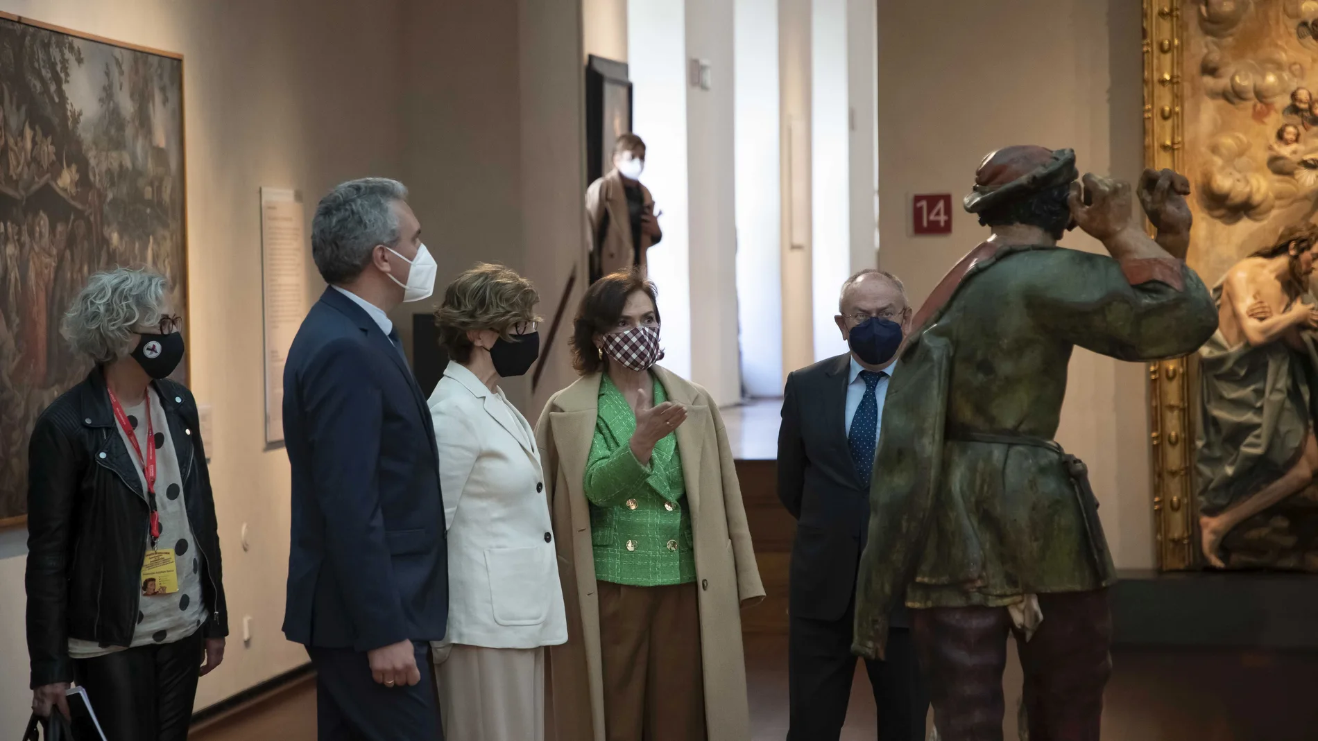 La vicepresidenta primera del Gobierno, ministra de la Presidencia, Relaciones con las Cortes y Memoria Democrática, Carmen Calvo, visita el Museo Nacional de Escultura, acompañada por el delegado del Gobierno, Javier Izquierdo y la directora del Museo, María Bolaños