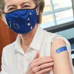 La presidente de la Comisión Europea, Ursula von der Leyen, ha recibido hoy la primera dosis de la vacuna de Pfizer