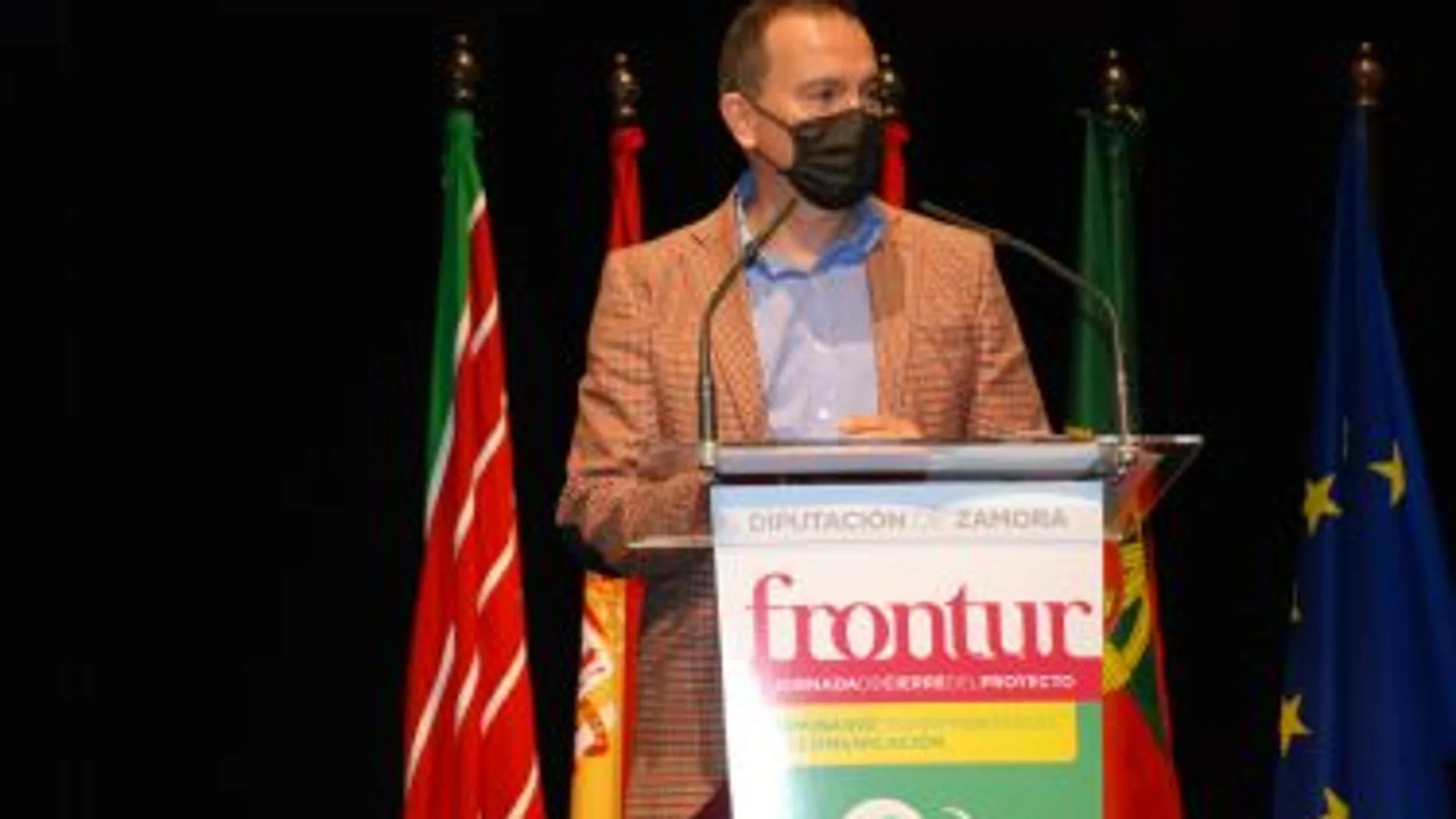 El presidente de la Diputación de Zamora, Francisco José Requejo, presenta los resultados del proyecto FRONTUR