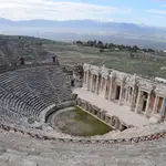 En Hierápolis se puede encontrar también uno de los teatros romanos mejor conservados de Europa.