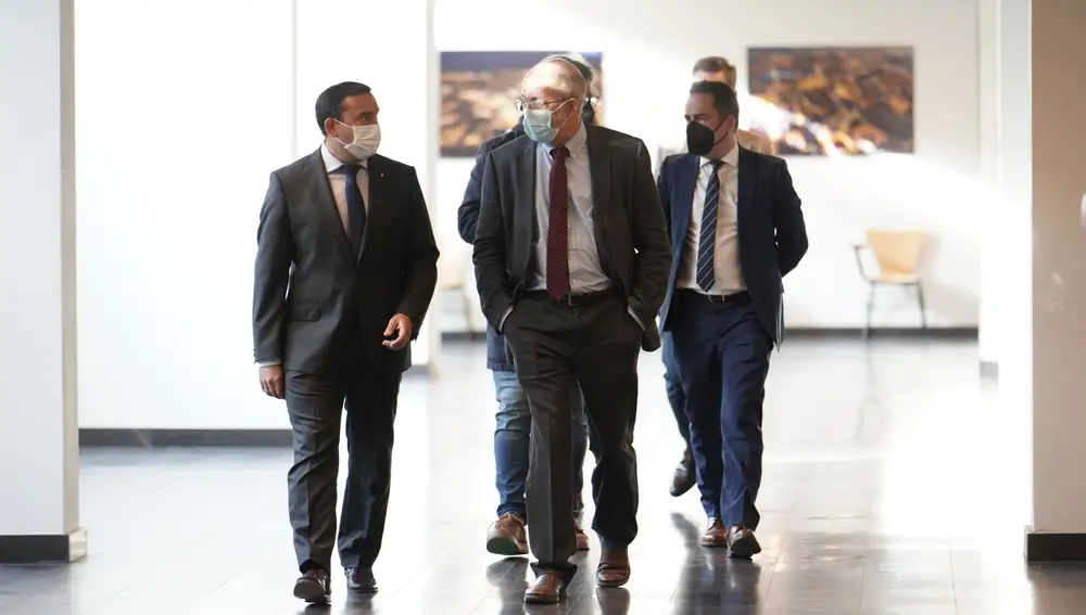 El vicepresidente Igea visita la exposición “Cultura y Propaganda en la Guerra Civil y la Posguerra”, junto al delegado territorial de la Junta en Salamanca, Eloy Ruiz, el viceconsejero de Cultura, Raúl Fernández Sobrino, y el secretario general de la Consejería de Transparencia, José Miguel García.