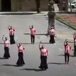 Un fotograma del vídeo del grupo De Norte a Sur, que interpreta el himno del Athletic bailando flamenco antes de la final de Copa