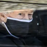 La Reina Isabel II, a la salida del funeral del duque de Edimburgo. (Leon Neal/Pool via AP)