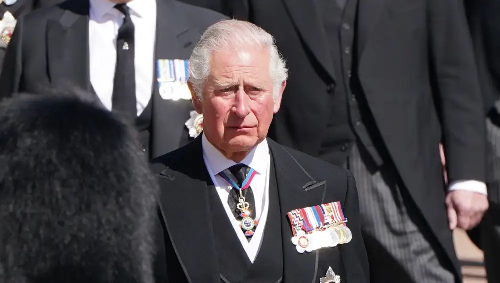 Detalles del chaqué del príncipe Carlos. (Paul Edwards/Pool via AP)