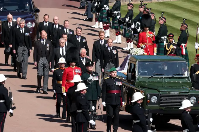 La soledad de Isabel II, el collar de Kate... así ha sido el funeral del duque de Edimburgo