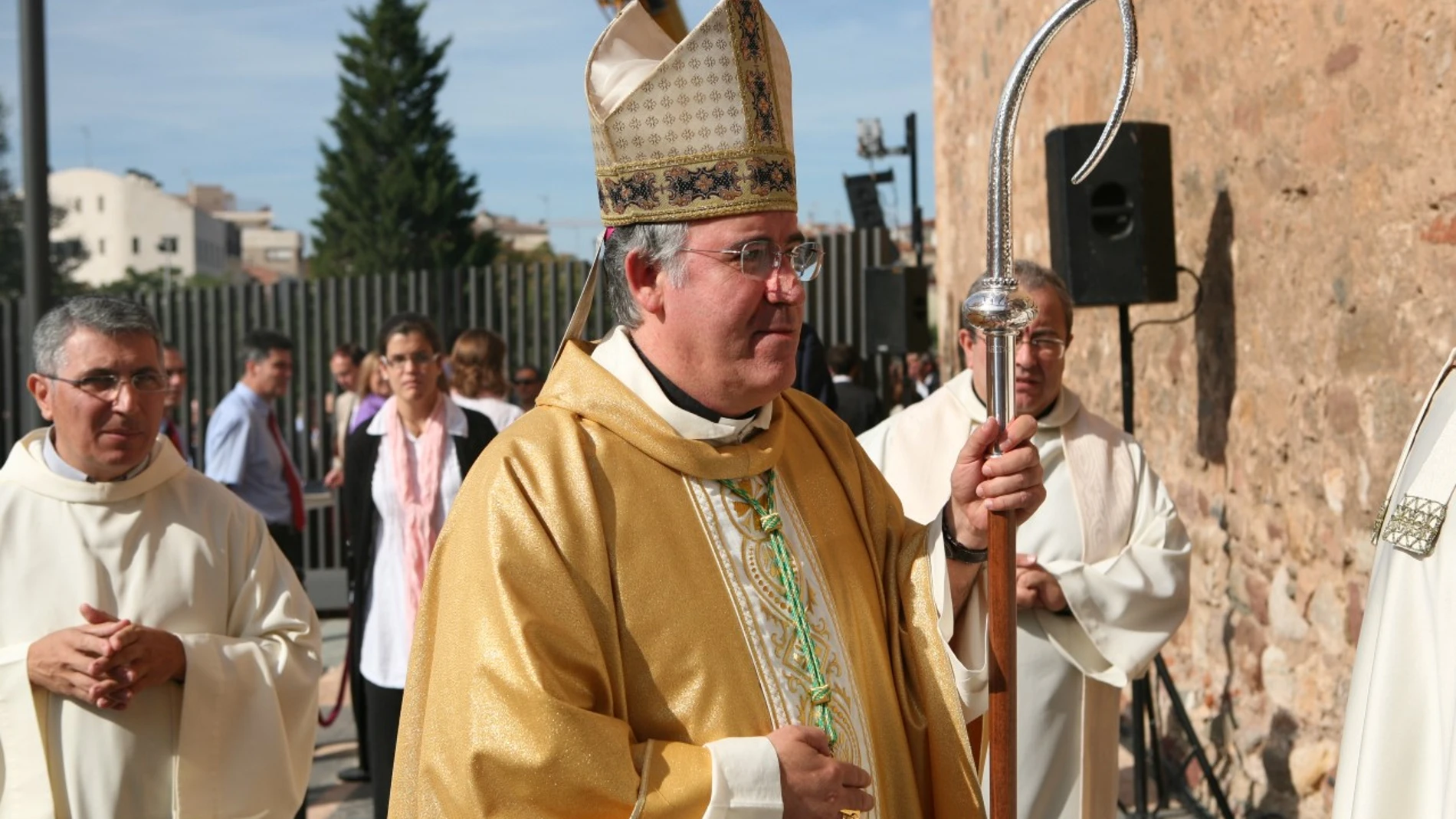El obispo José Ángel Saiz Meneses