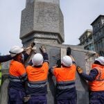 Barcelona retira el escudo de Juan Carlos I del obelisco de la plaza Cinc d'OrosAJUNTAMENT DE BARCELONA17/04/2021