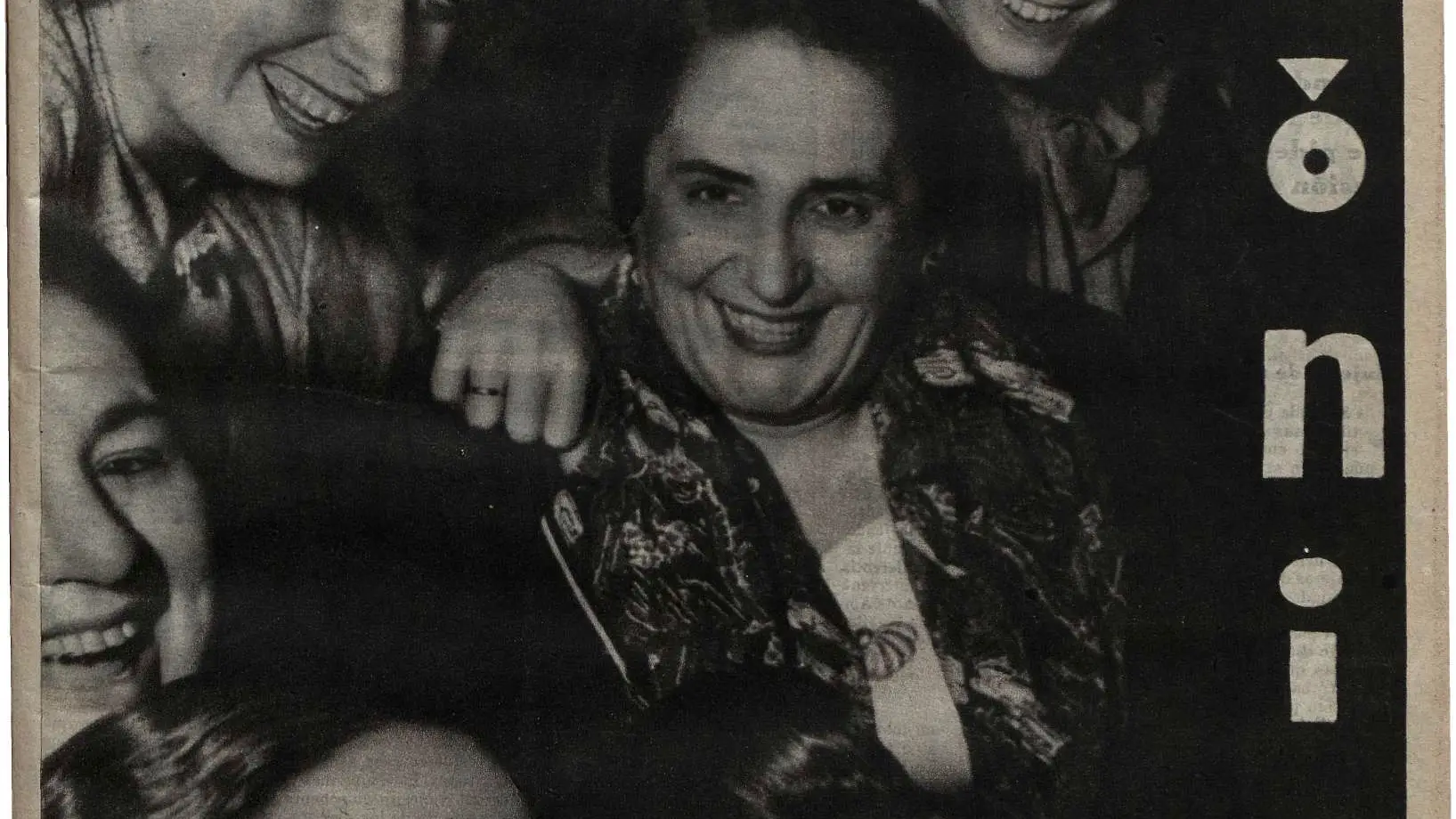 Dolores Ibárruri, la Pasionaria, en una portada de &quot;Crónica&quot;