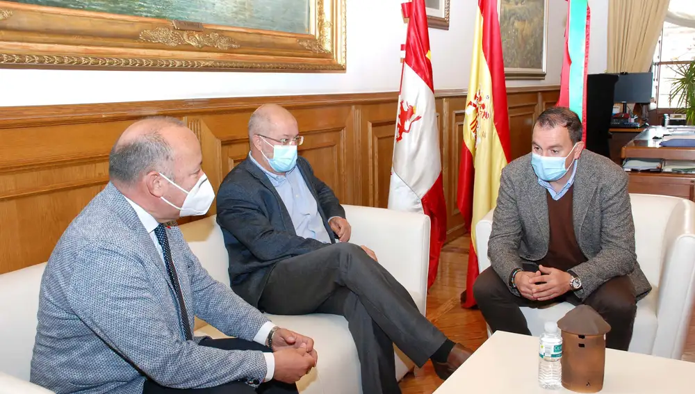 El vicepresidente de la Junta de Castilla y León, Francisco Igea, visita al máximo responsable de la Diputación de Zamora, Francisco José Requejo, para tratar sobre fondos europeos, conectividad y Silver Economy.
