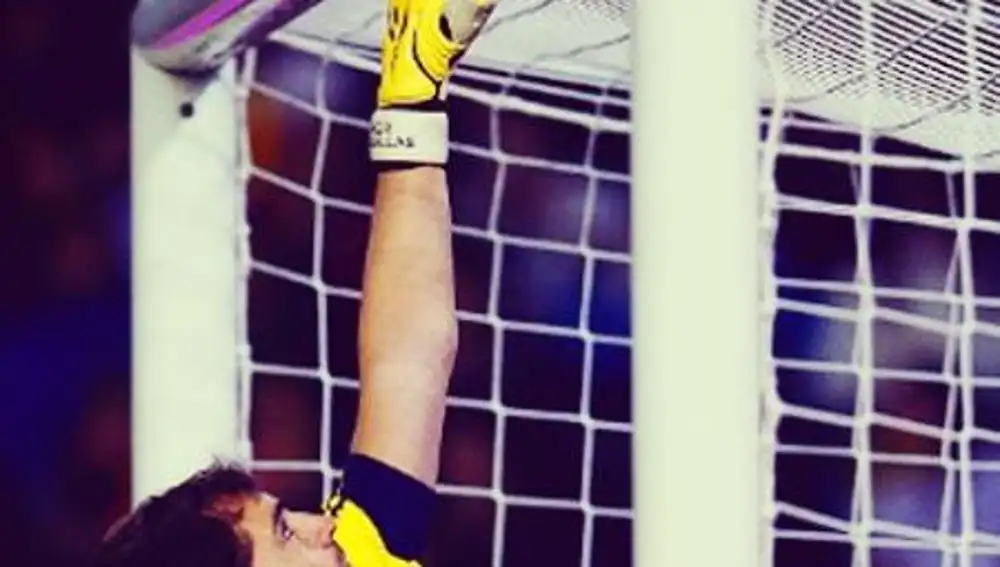 Iker siempre tocaba el larguero con su mano izquierda tras cada gol del equipo