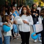 Un grupo de adres y alumnos en Buenos Aires en una manifestación