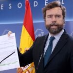 El portavoz de Vox, Iván Espinosa de los Monteros, en rueda de prensa en el Congreso
