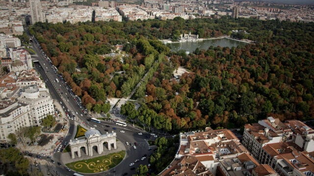 Vista aérea de la Puerta de Alcalá y del parque de El Retiro