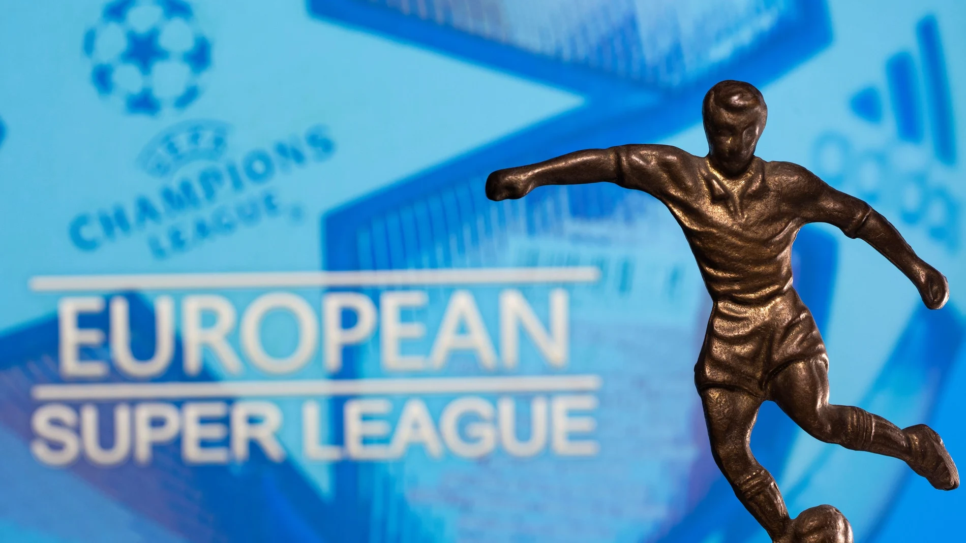 La guerra entre Superliga y UEFA sigue abierta