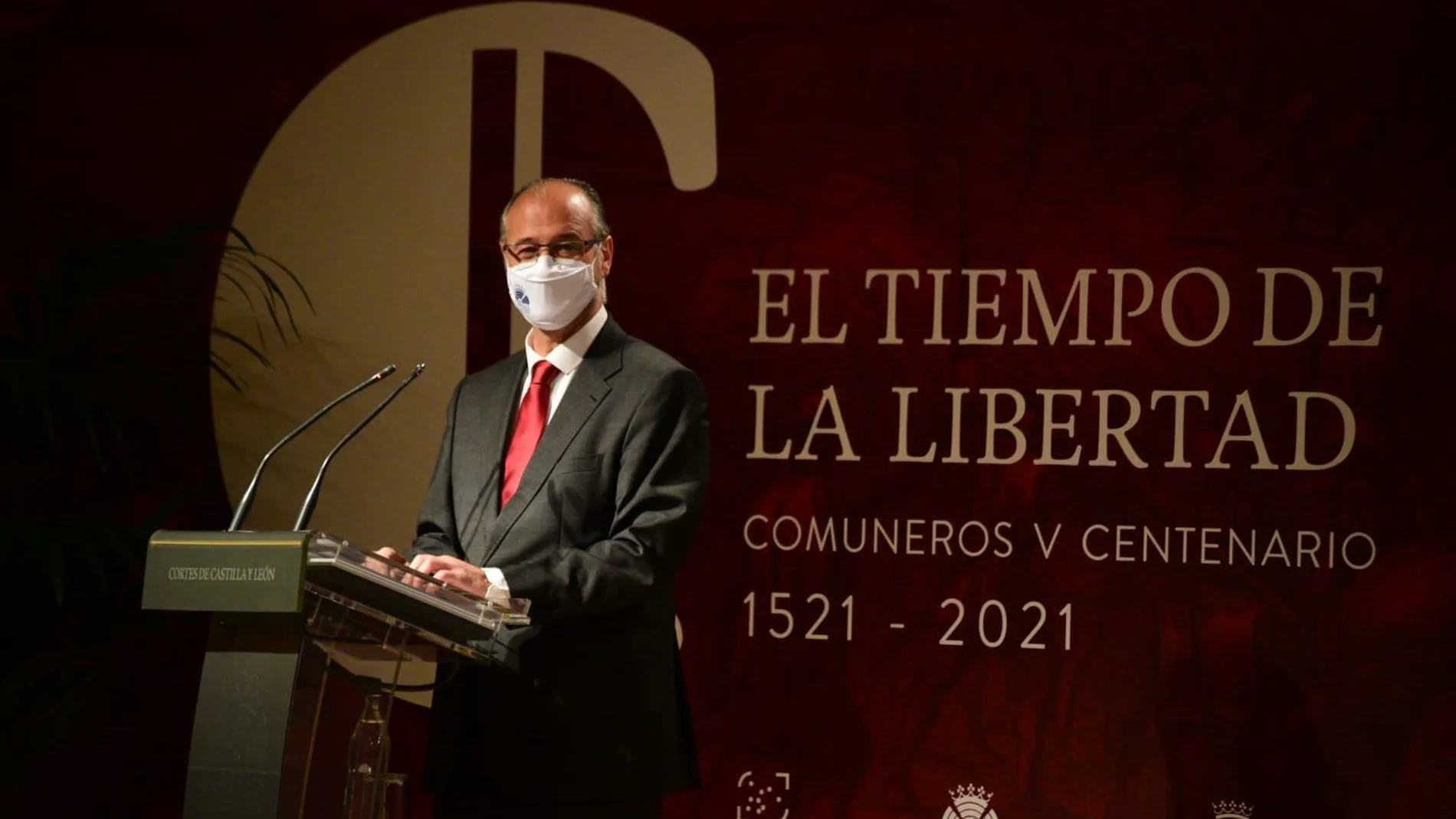 El presidente de las Cortes y de la Fundación de Castilla y León, Luis Fuentes, inaugura el pase previo de la exposición "Comuneros 500 años"