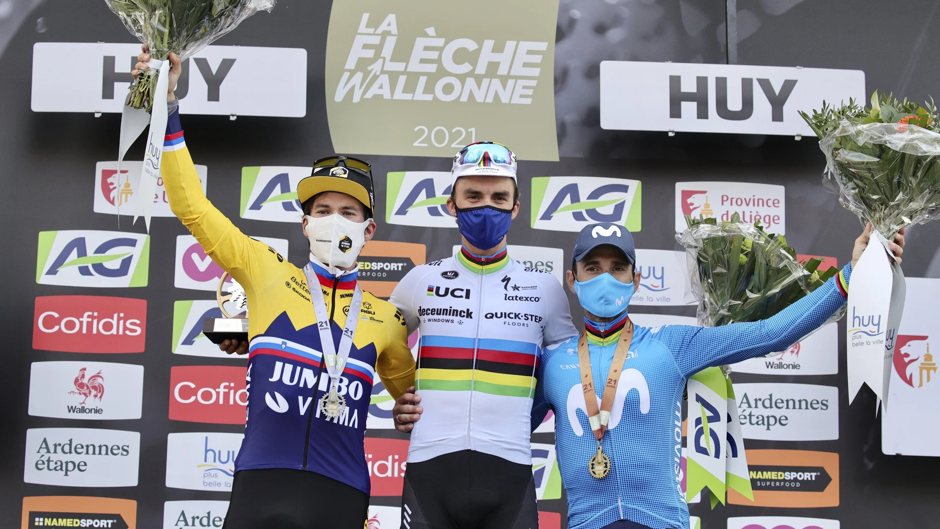 Valverde, en el podio, junto a Alaphilippe y Roglic