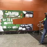 El polémico cartel electoral de Vox en el metro de Madrid que la Fiscalía pide que se retire de forma cautelar