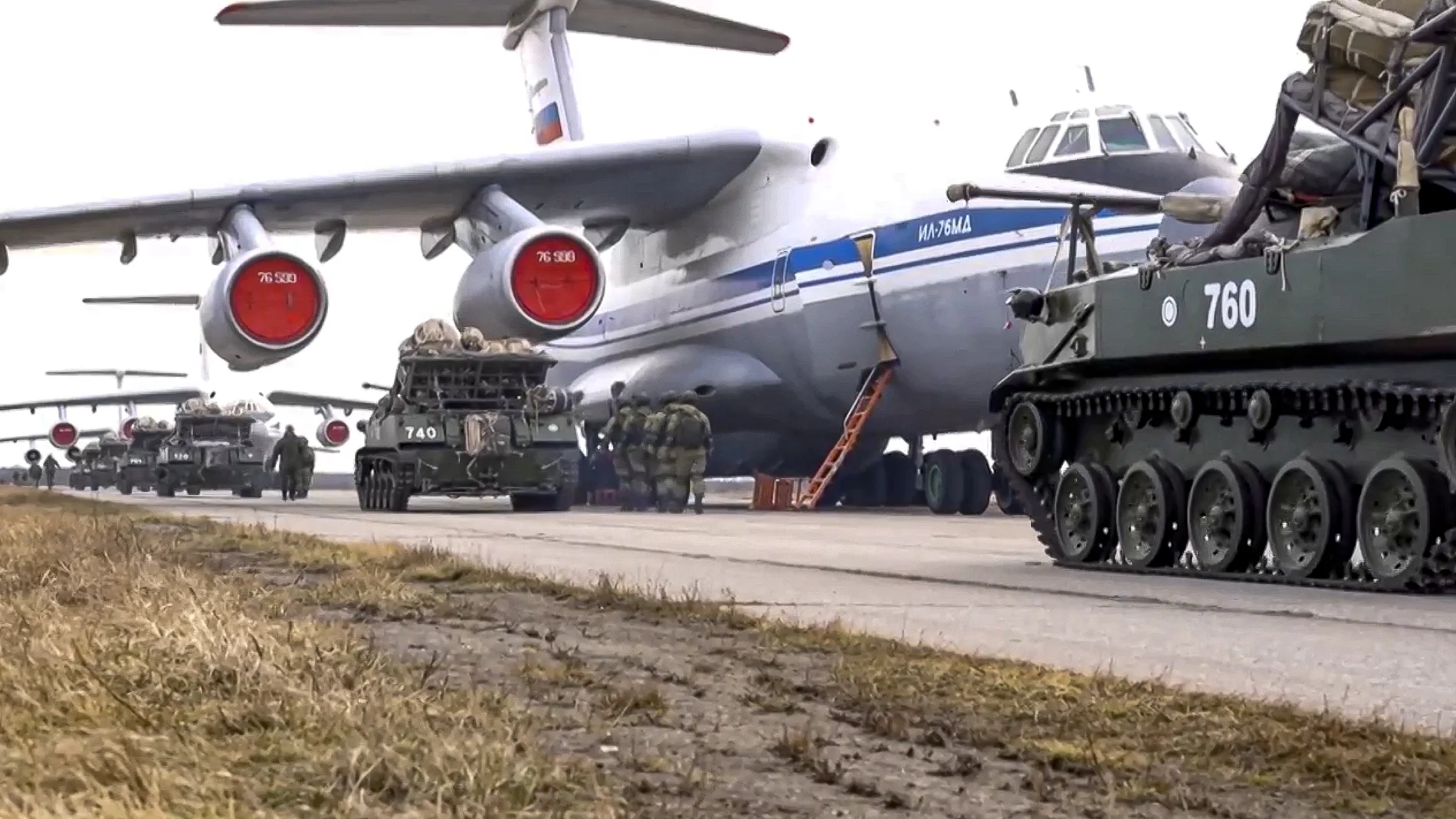 Carros de combate rusos en Crimea