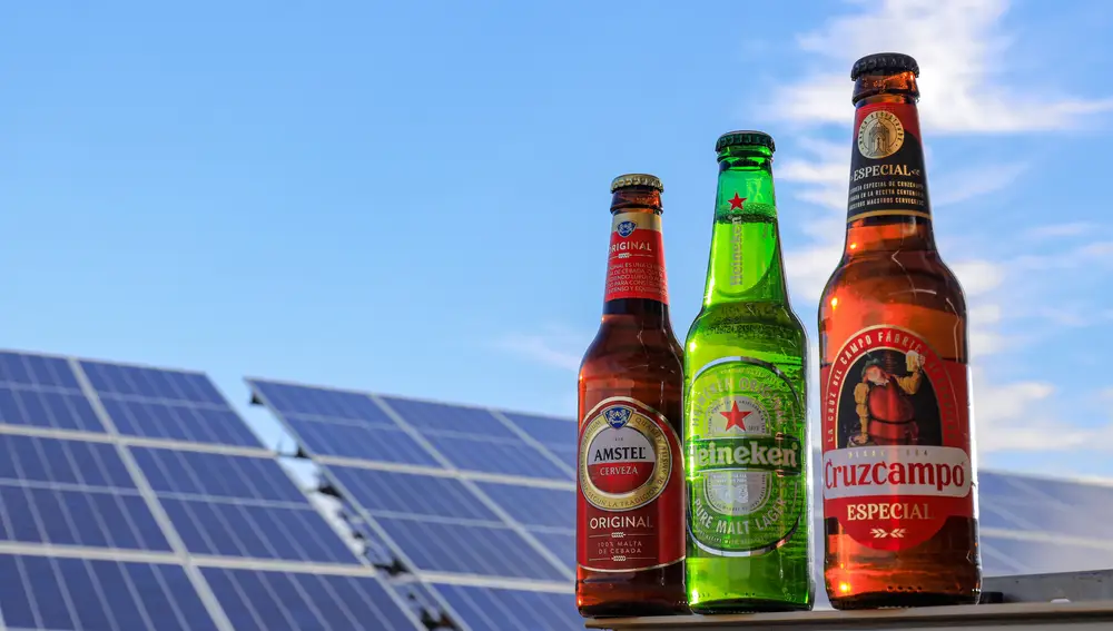 Cervezas de la compañía cervecera realizadas con energía verde
