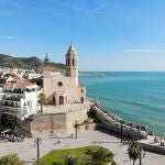 Sitges es una de las poblaciones con más visitantes y actividad cultural de Cataluña