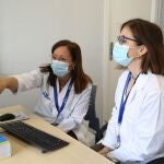 Las doctoras Anna Suy y Nerea Maiz