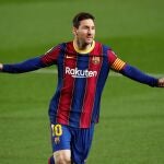 Leo Messi y el Barcelona buscan el liderato de LaLiga contra el Granada.