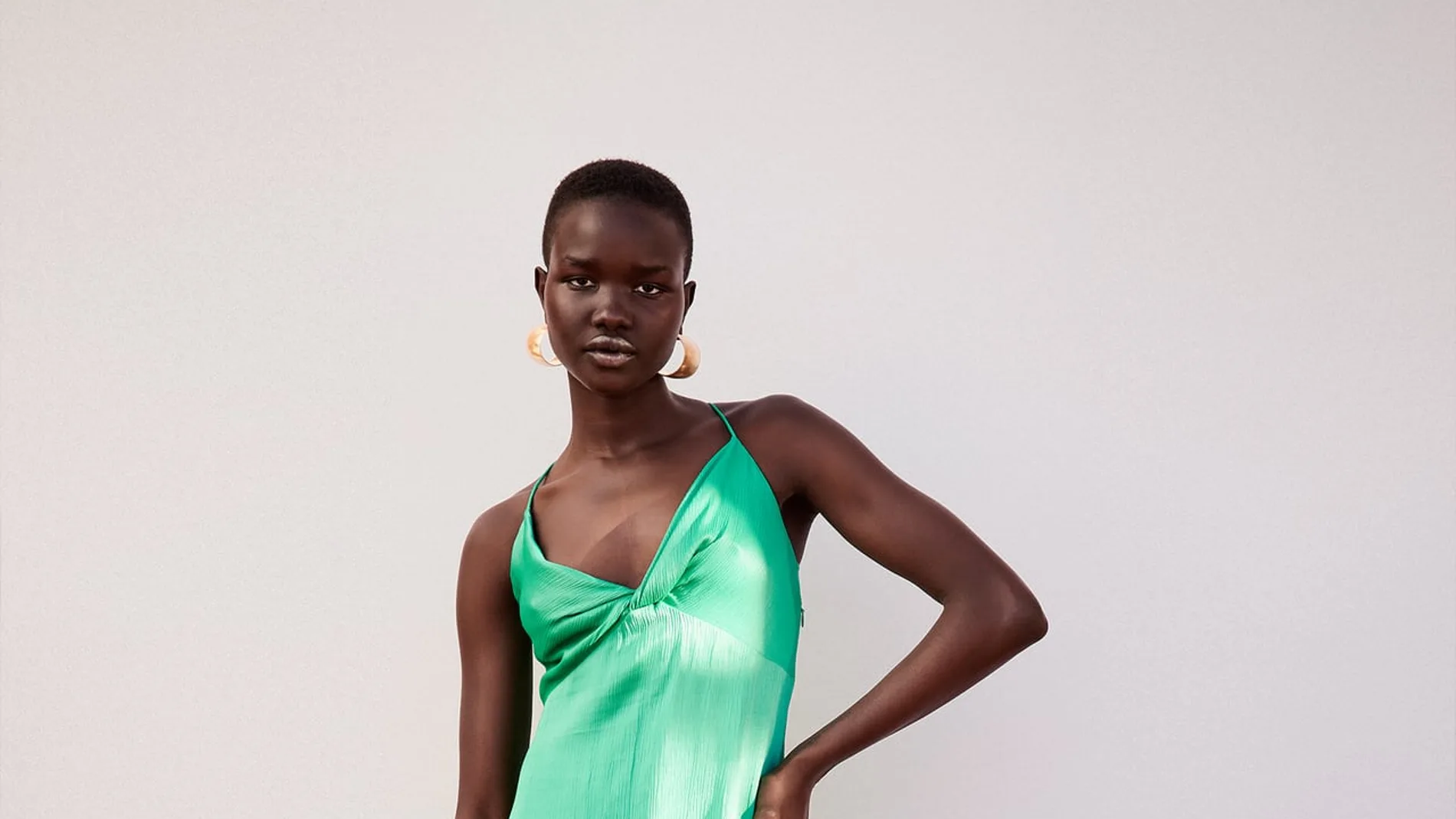 Zara tiene el nuevo vestido verde que una de las más románticas de Hollywood