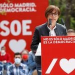 La directora de la Guardia Civil, María Gámez,durante un acto de campaña del candidato socialista a las elecciones de la Comunidad de Madrid, Ángel Gabilondo en Puente de Vallecas.