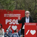 El candidato socialista a la Presidencia de la Comunidad de Madrid, Ángel Gabilondo, durante un acto de campaña
