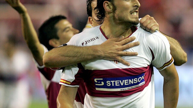 Antonio Puerta celebra el gol que metió al Sevilla en la final de la UEFA en 2006