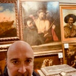 "Selfie" de Andrea Ciaroni con el supuesto Caravaggio
