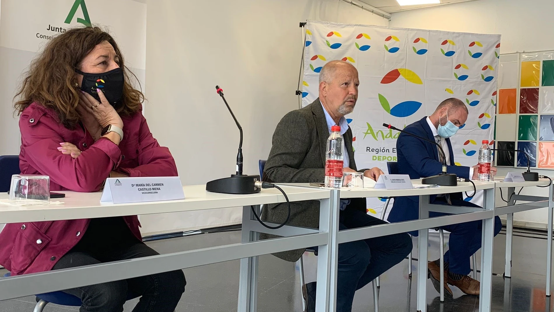 El consejero de Educación, Javier Imbroda, acompañado por la viceconsejera, María del Carmen Castillo, y el director de la Agencia Pública Andaluza de Educación, Manuel Cortés