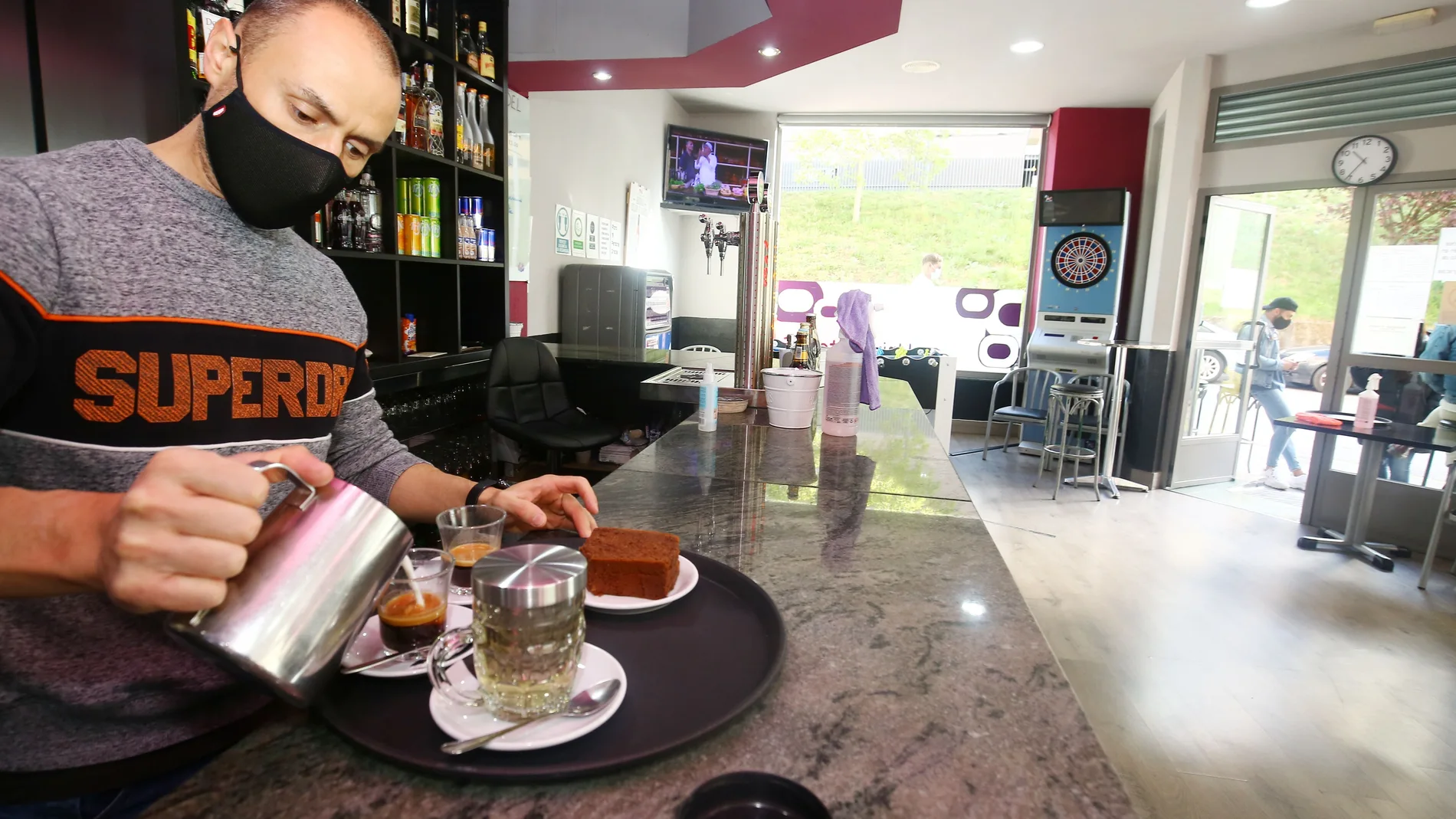 Local de Ponferrada que podría volver a abrir su interior a partir de mañana