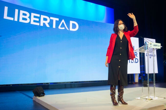 La presidenta de la Comunidad de Madrid y candidata a la reelección por el PP, Isabel Díaz Ayuso, interviene en un acto de campaña en el Teatro Municipal José María Rodero de Torrejón de Ardoz.