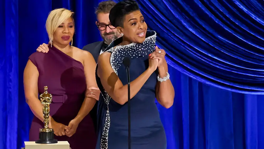 Jamika Wilson, Sergio Lopez-Rivera y Mia Neal recogen el Oscar al mejor maquillaje