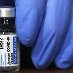 Imagen de un vial de la vacuna de Janssen