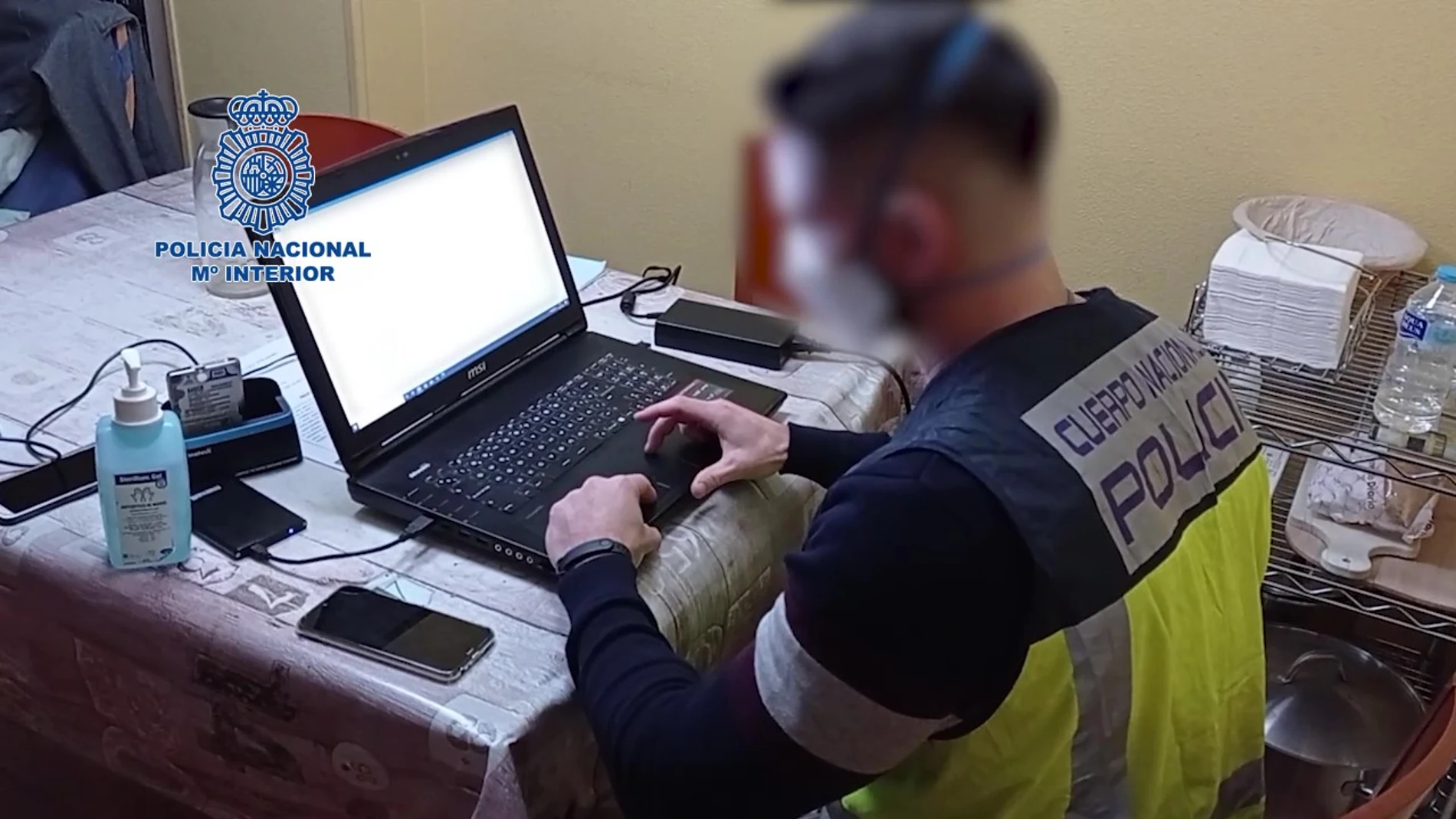 Llegaron a emplear un “bolígrafo espía” para captar en detalle los tocamientos a sus víctimas