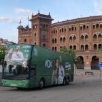 Bus electoral de Vox en la plaza de toros de Las Ventas