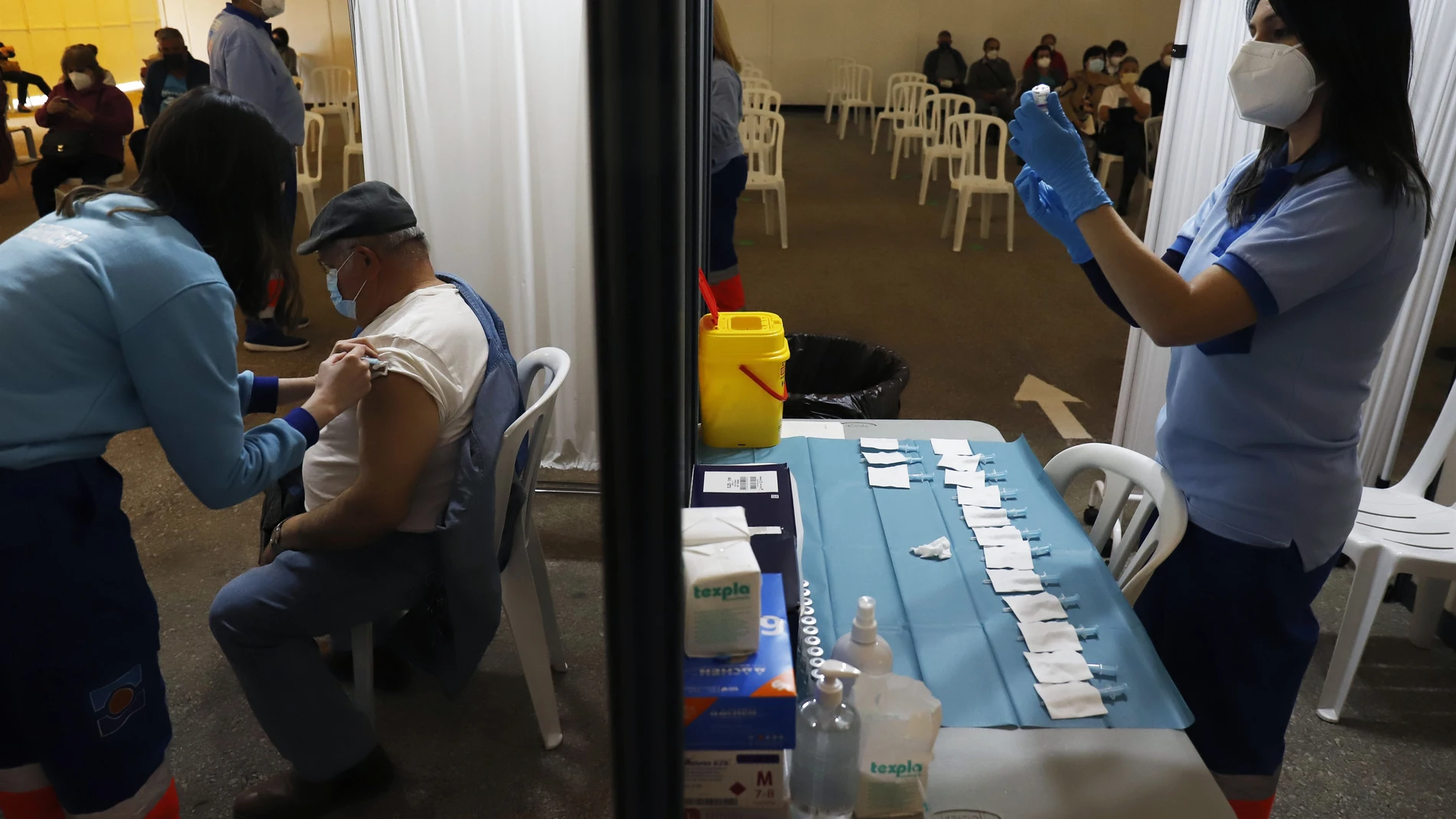 Vacunación de AstraZeneca en el recinto ferial de Vélez Málaga