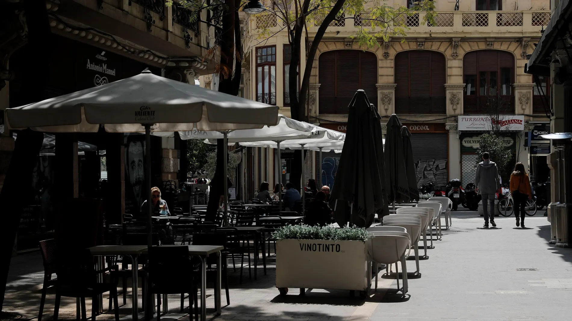 Los hosteleros valencianos critican a Puig por promocionar el turismo “mientras arruina a las empresas”
