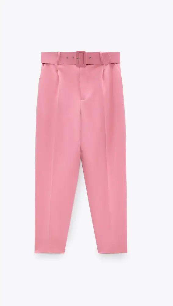 Pantalón con cinturón forrado de Zara