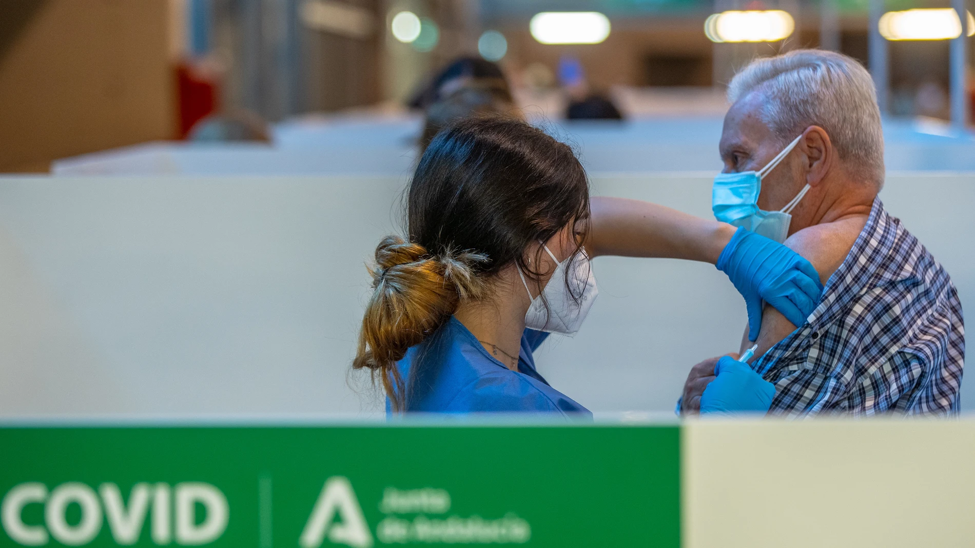 El proceso de vacunación continúa a buen ritmo en Andalucía