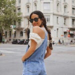 María Fernández - Rubíes con peto vaquero de Mango.