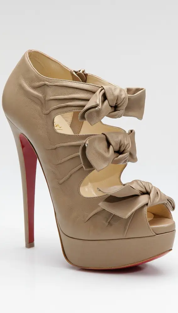 Por qué los zapatos de suela de color rojo de Louboutin son tan caros